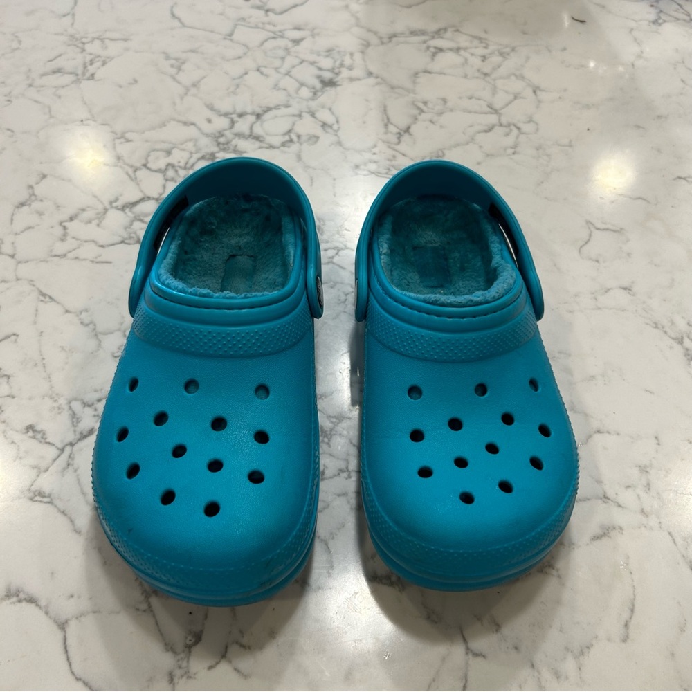 Crocs Youth/Kids Light Blue Lined Classic Clogs Size J1